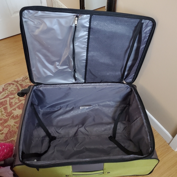 Samsonite Large Softside Spinner - Picture 4 of 9